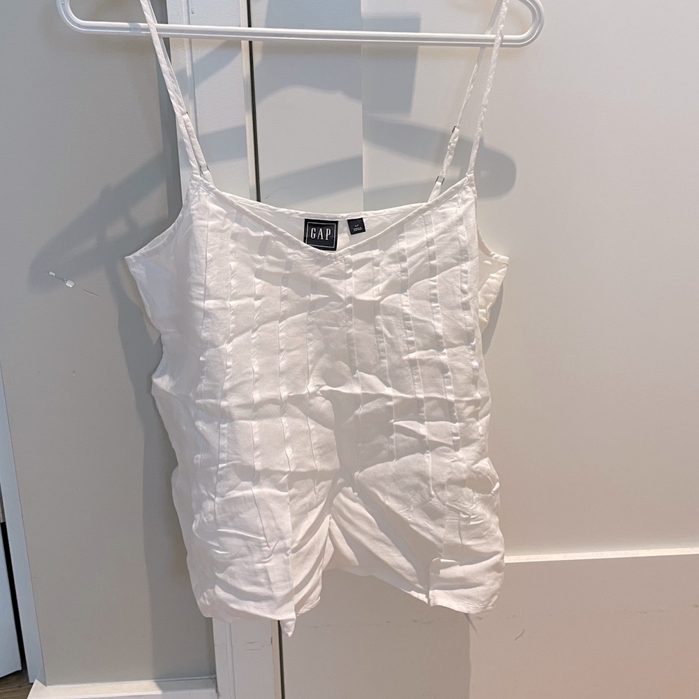 Gap pin-tuck cami